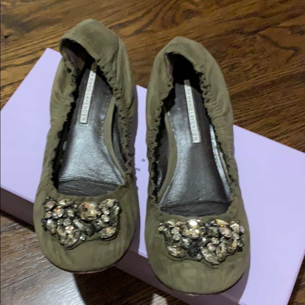 VERA Wang Lavender size 7 1/2
